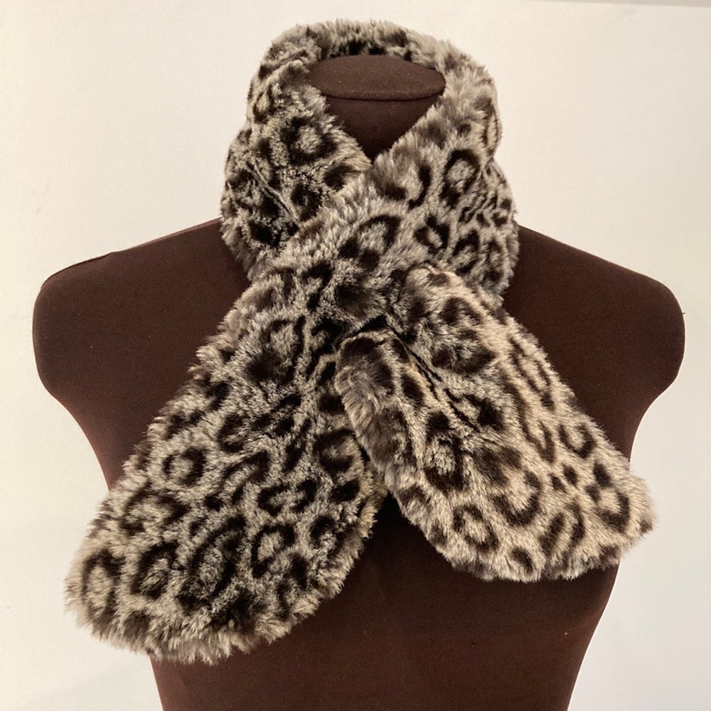Zazou Luxe faux fur leopard scarf neck warmer
